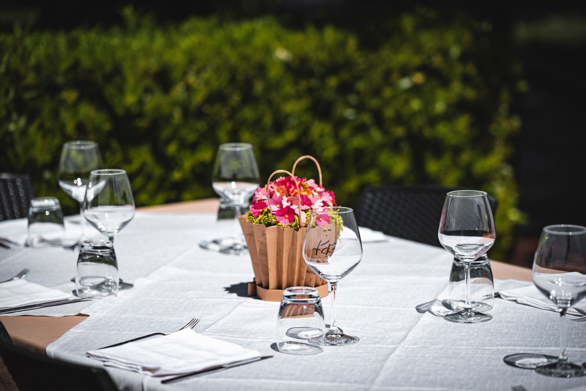 Tavola apparecchiata nella terrazza del Ristorante Papar&ograve; Sora